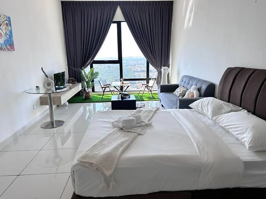 Mid Valley Southkey Mosaic- 6 Pax- 2 Bedroom location